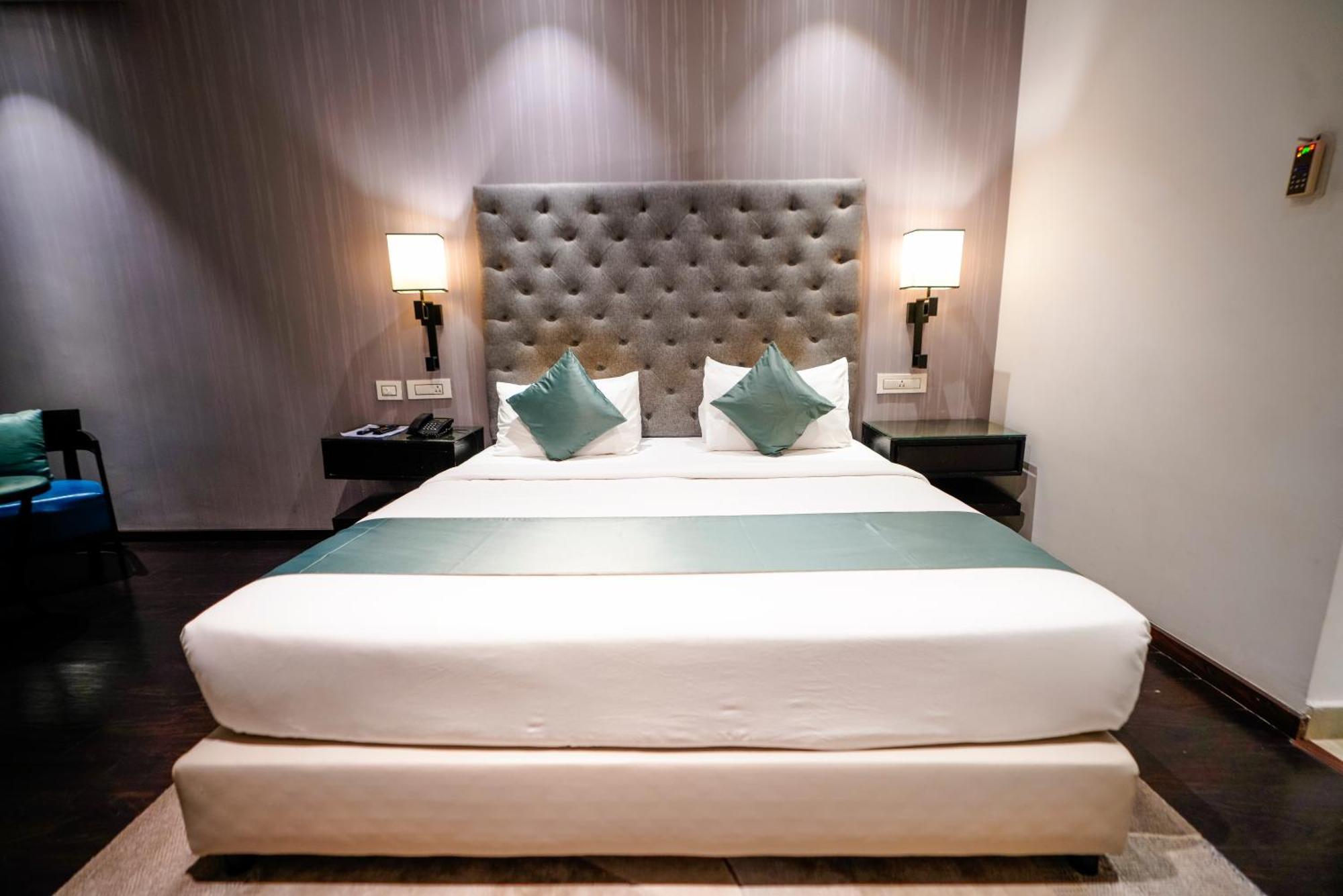 Hotel Deccan Serai, Hitec City, Haydarabad Dış mekan fotoğraf