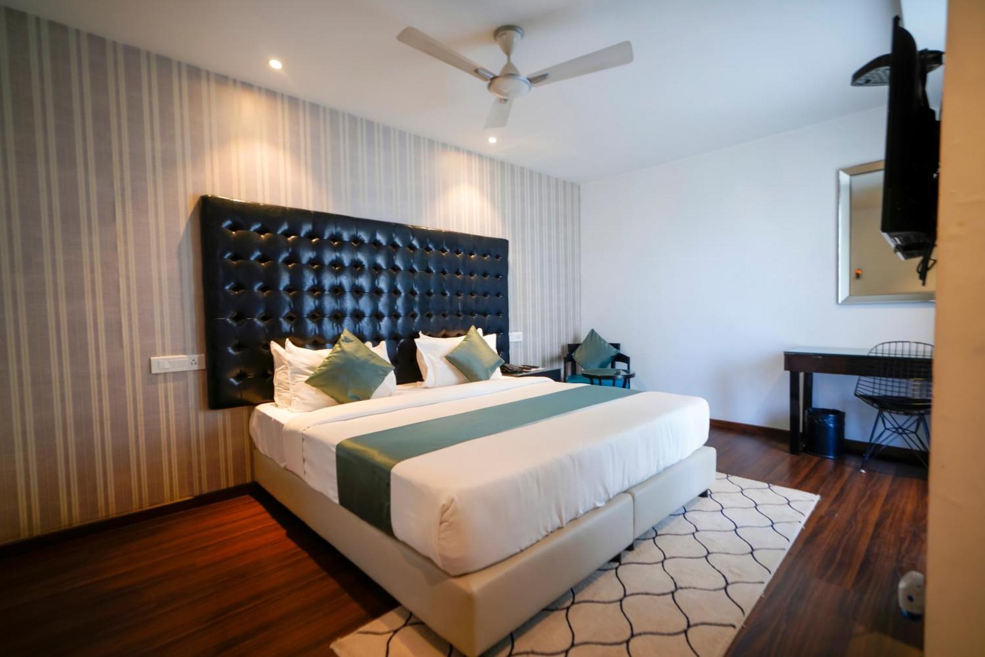 Hotel Deccan Serai, Hitec City, Haydarabad Dış mekan fotoğraf