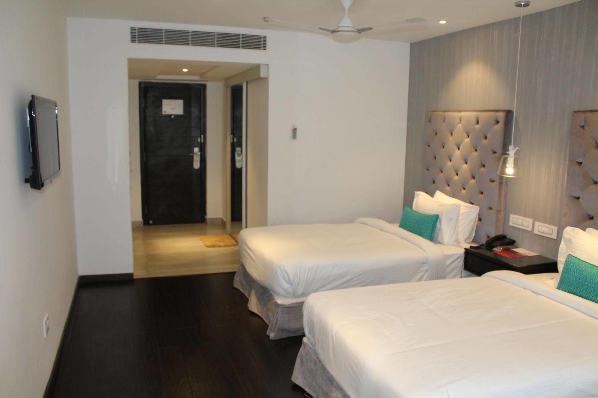 Hotel Deccan Serai, Hitec City, Haydarabad Dış mekan fotoğraf