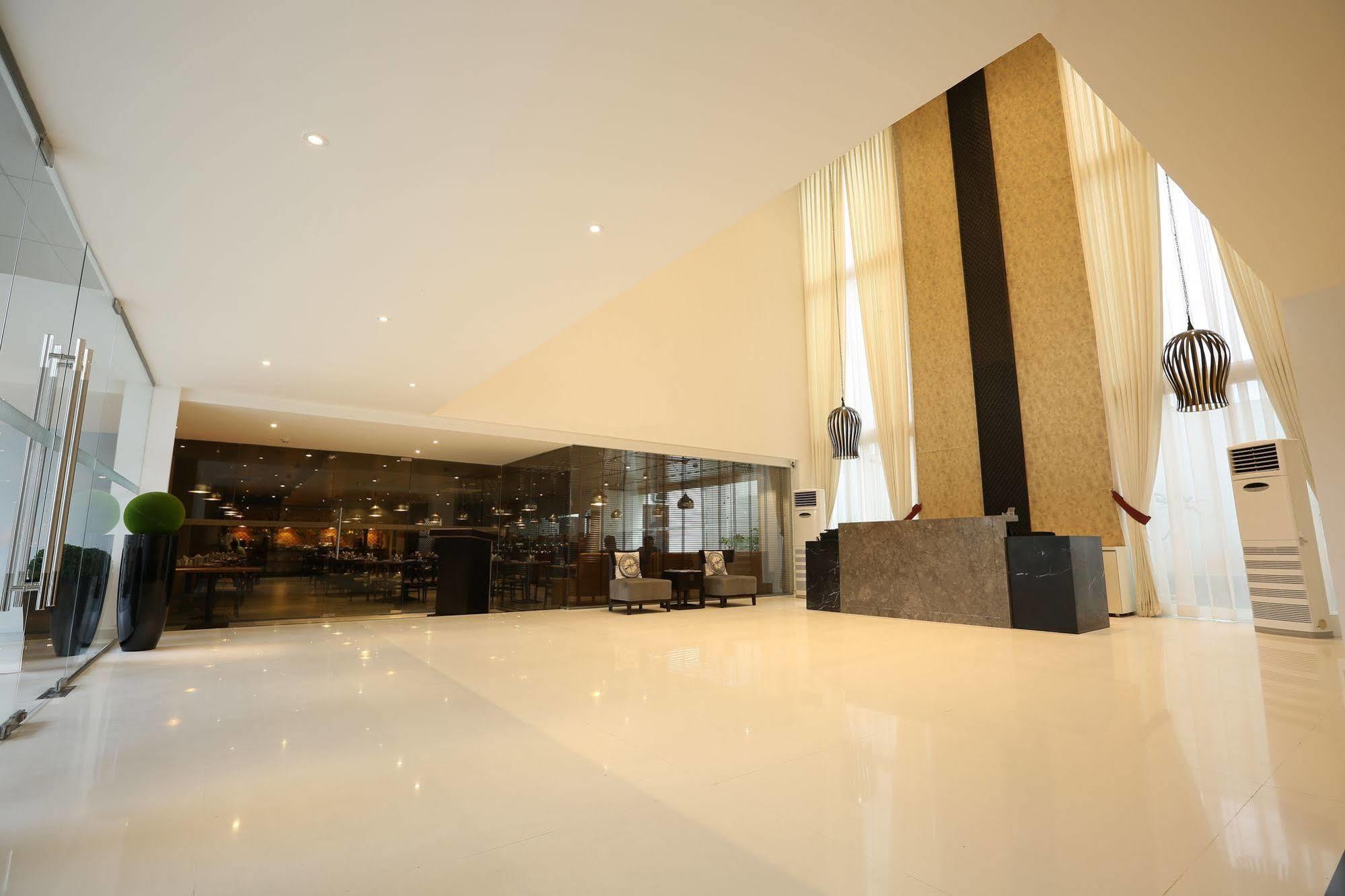 Hotel Deccan Serai, Hitec City, Haydarabad Dış mekan fotoğraf